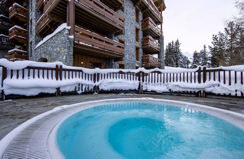 Bourg-Saint-Maurice Apartamento | Apartamento a pie de pistas, 4 hab, 10 pers, piscina, jacuzzi, WiFi