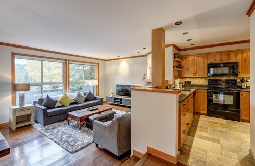 Blackcomb Casa | Ski-in Chic y acogedor 2bed, 2 baños Casa adosada en Upper Village (Benchlands)