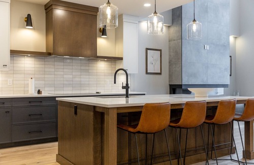 East Kootenay Casa | Ski In/Out. Luxury. Private Hot Tub. EV Charger.