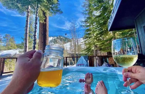 Olympic Valley Casa | ★★Ski In-Out! Mid-Mountain PALISADES home! Hot tub! Views! Walk to village! ★★