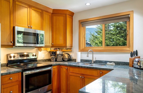 Upper Village Casa | Cedar Hollow Unit # 4 - ¡ESCR��BETE / SALIDA A PIE o camine hasta el pueblo! - Jacuzzi privado, aparcamiento gratuito.