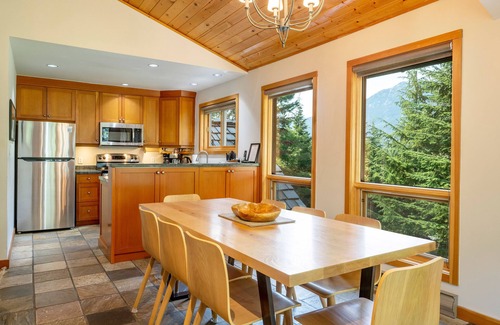Upper Village Casa | Cedar Hollow Unit # 4 - ¡ESCR��BETE / SALIDA A PIE o camine hasta el pueblo! - Jacuzzi privado, aparcamiento gratuito.
