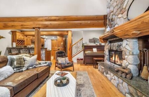 Whistler Village Cabina | Ski In/Out Retreat w/ Sauna - Telemark 7
