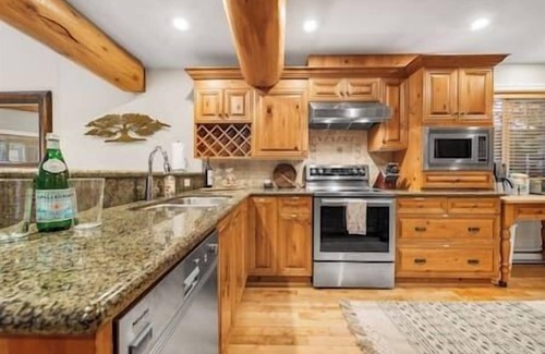 Whistler Village Cabina | Ski In/Out Retreat w/ Sauna - Telemark 7