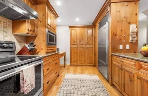 Whistler Village Cabina | Ski In/Out Retreat w/ Sauna - Telemark 7