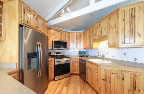 Treeloft Casa | Escape to the Mountains! 4BR/4BA Retreat Perfect for Families, Adventure Awaits!