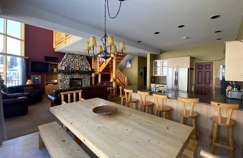 Silver Star Mountain Casa | La mejor ubicación en la RPT! Esquí en / fuera de su puerta! Caminar por todas partes!