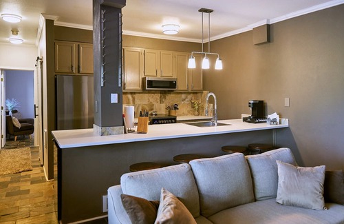 Angel Fire Condominio | Ski in/out Stunning remodeled 1/1 ground floor