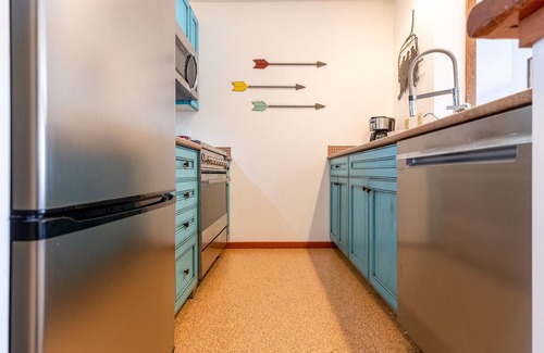 East Kootenay Condominio | Ski In/Out with Mountainside Views. Dog Friendly