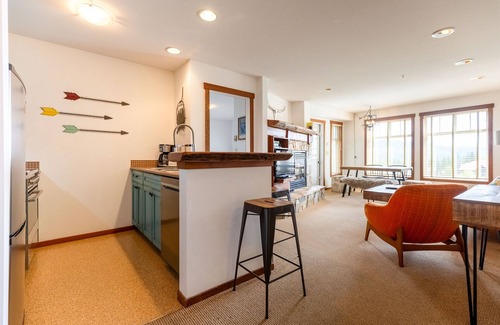 East Kootenay Condominio | Ski In/Out with Mountainside Views. Dog Friendly