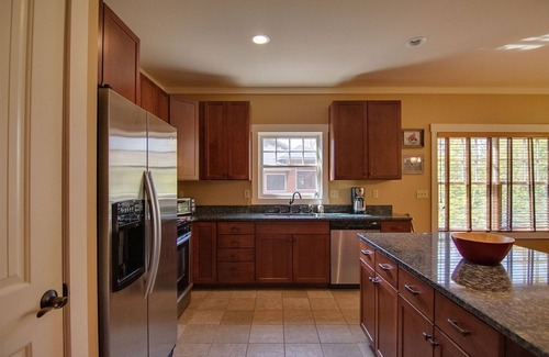 Lincoln Condominio | Ski in-out with new Timbertown Quad access or use our private ski shuttle!