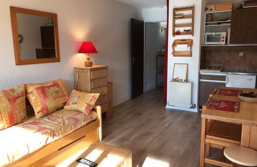 Correncon-en-Vercors Apartamento | Estudio encantador en Corrençon-en-Vercors: acceso directo a pistas, balcón y vistas al sur