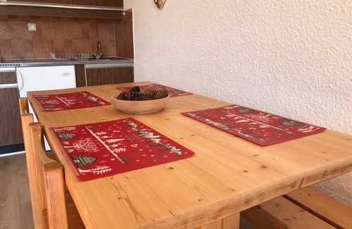 Correncon-en-Vercors Apartamento | Estudio encantador en Corrençon-en-Vercors: acceso directo a pistas, balcón y vistas al sur