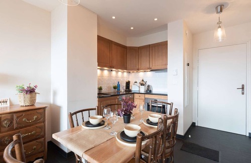 Pla d'Adet Apartamento | Ski-In/Ski-Out Apt for 7 with Heated Pool