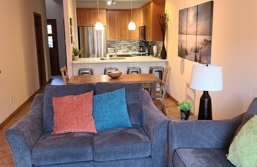 Sun Peaks Casa | Ski In / Ski Out 2 bdrm + den, 3.5 bath, 3 level townhome