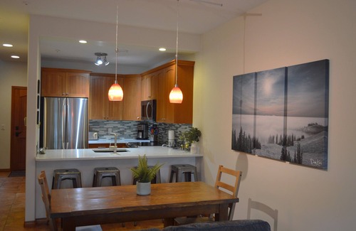 Sun Peaks Casa | Ski In / Ski Out 2 bdrm + den, 3.5 bath, 3 level townhome