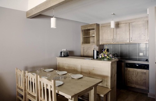 La Bresse Apartamento | Ski-in/ski-out & foot of the slopes, swimming pool, balcony, parking, tv, 31m², La Bresse