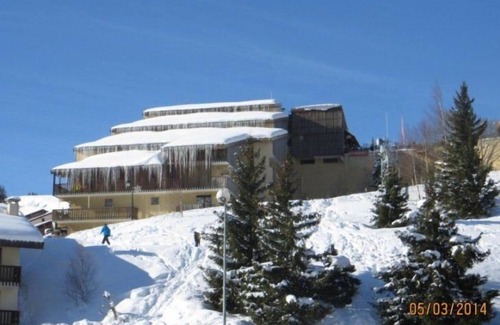 Auris Apartamento | Ski-in/ski-out & foot of the slopes, 2nd floor, view mountain, balcony, tv, ski locker, 55m²