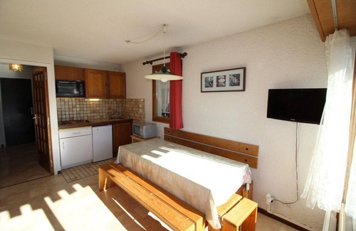 Auris Apartamento | Centro estación, 2.o piso, vista panorámica, balcón, tv, local para esquís, 40m², Auris en Oisans