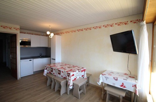 Auris Apartamento | Al pie de los comercios, 3.o piso, vista montaña, balcón, tv, local para esquís, 55m²
