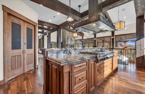 Park City Casa | Ski-In Ski-Out Luxe Chalet in The Colony, Hot Tub, Designer Interiors, Stunning Mountain Views