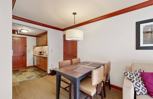 Olympic Valley Condominio | Ski-in/ski-out Olympic Valley retreat with two adjacent units, pools, & hot tubs