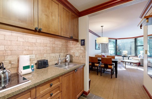 Olympic Valley Condominio | Ski-in/ski-out Olympic Valley retreat with two adjacent units, pools, & hot tubs