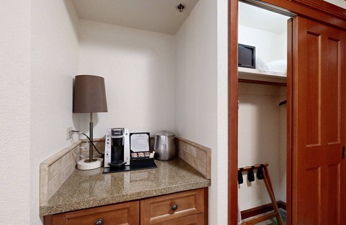 Olympic Valley Condominio | Ski-in/ski-out Olympic Valley retreat with two adjacent units, pools, & hot tubs