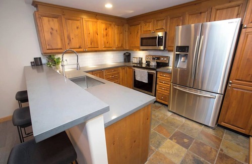 Nordic Estates Casa | Ski-In/Ski-Out -Private Hottub-Townhouse