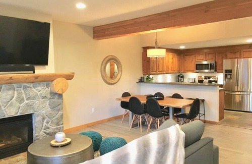 Nordic Estates Casa | Ski-In/Ski-Out -Private Hottub-Townhouse
