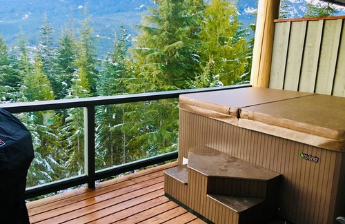 Nordic Estates Casa | Ski-In/Ski-Out -Private Hottub-Townhouse