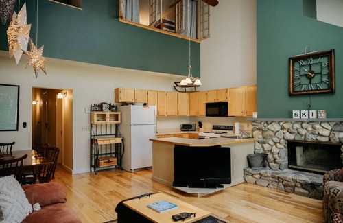 Plymouth Condominio | Ski-In/Ski-Out Townhouse at Tenney Mountain Resort