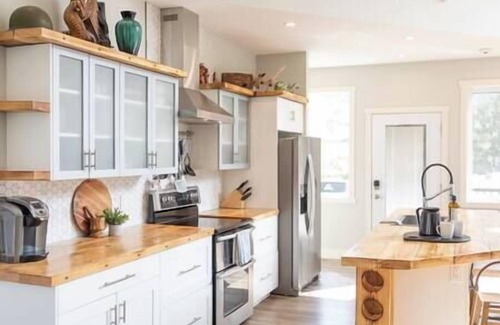East Kootenay Casa | Ski in Ski Out with Huge Game Room and Hot Tub