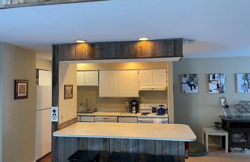 Carrabassett Valley Condominio | ski in/ski out cozy condo with great views & privacy - one minute walk to trails