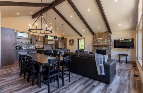 East Kootenay Casa | Ski In to your Private Hot Tub. Foosball