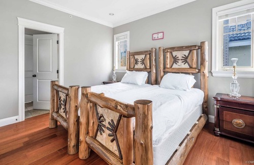 Shaughnessy Casa | Ski Lover's 1-bedroom Suite B+C in Vancouver