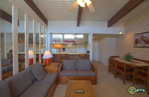 Mount Jackson Condominio | Ski/MTB/Golf Condo (#132) - Slope side | Mountain, golf course views | Vaulted ceilings!