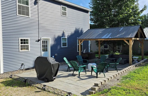 Meredith Casa | Summer Getaway, 4-BR, Sleeps 14, Large Yard