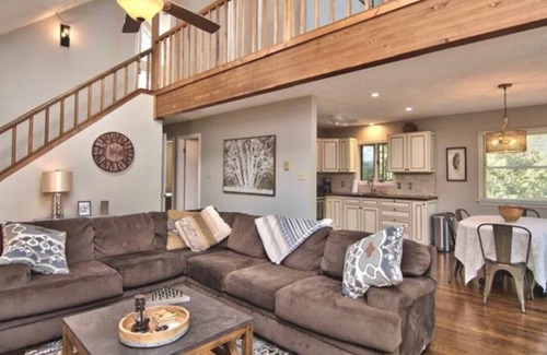 Briar Crest Woods Chalet De Esquí | Frente al lago Pocono Chalet. Follaje de otoño, Pocono Wine Trail, Jack Frost Big Boulder