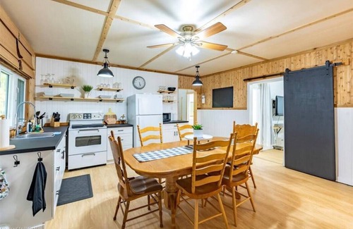 Flesherton Cabaña | Four season cabin located steps from Lake Eugenia. 10 min drive from BVSC