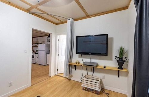 Flesherton Cabaña | Four season cabin located steps from Lake Eugenia. 10 min drive from BVSC