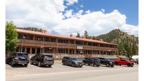 Red River Apartamento | Ski View 06 - Ski View 04 Columbine - On Main Street - WiFi - Cable - Fireplace - Trailer Parking In Back - Patio with Gas Gril