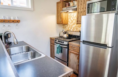 Idaho Springs Cabina | Skiers Cabin at Base Camp Lodging Company