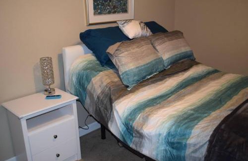 Jefferson City Casa | Skinny Big House in Jefferson City