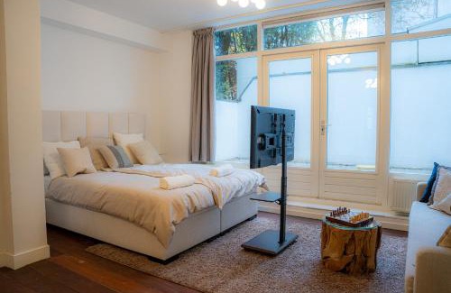 Canal Ring Casa | Skinny Bridge Boutique Stay