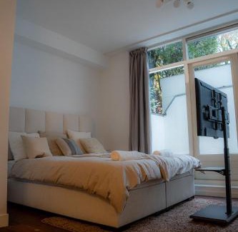Canal Ring Casa | Skinny Bridge Boutique Stay