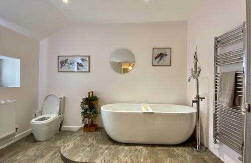 Penarth Casa | Skipper’s Cottage - Perfect for Cardiff & Penarth