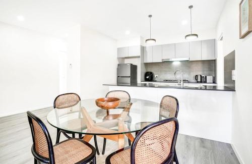 Trinity Beach Casa | Skippers Rest -Modern Comfort, and Beach Proximity
