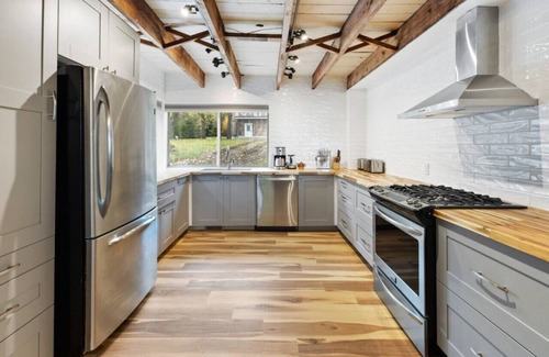 Meaford Cabaña | Skipping Rock Cottages: Ultimate Lakeside Retreat