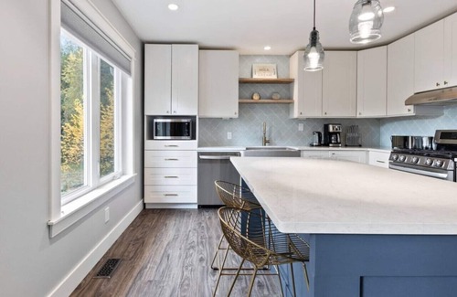 Meaford Cabaña | Skipping Rock Loft: Play, Relax & Recharge